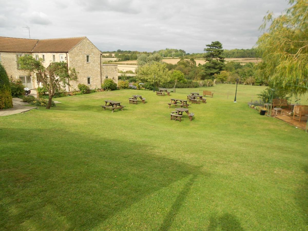 Willoughby Arms Little Bytham Exterior photo